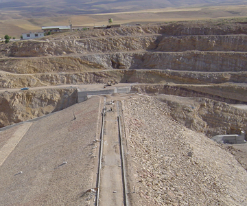 احداث سد خاکی آهوییه شهرستان بافت (یزد)