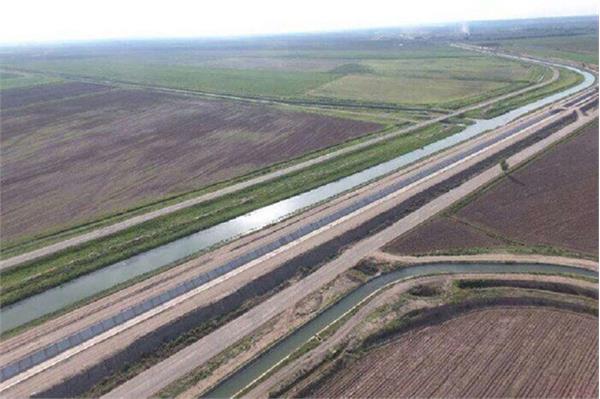 تحویل مزارع ناحیه عمرانی دوم پروژه خدا آفرین به بهره‌برداران با سیستم‌های نوین آبیاری